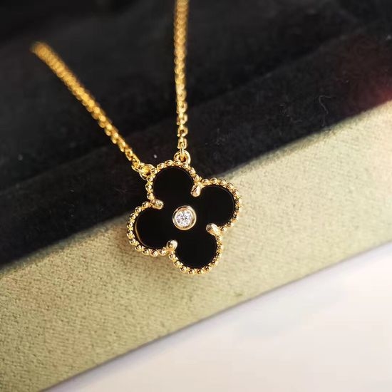 Van Cleef & Arpels VCA Clover Onyx Pendant Necklace