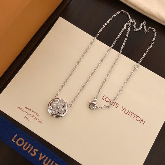 Louis Vuitton LV Sparkling Full Diamond Clover Necklace