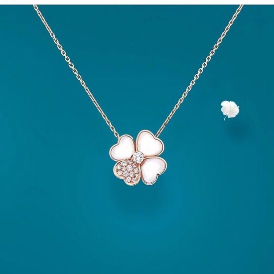 Van Cleef & Arpels VCA Clover Lucky Pendant Delicate Necklace