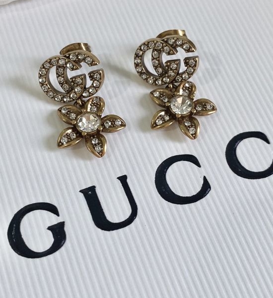 Gucci Sleek Classic Stud Earrings