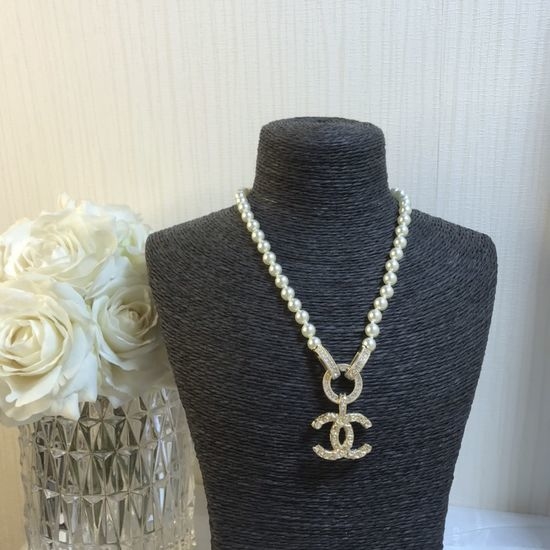 Chanel Embossed Pearl Twisted Chain Necklace