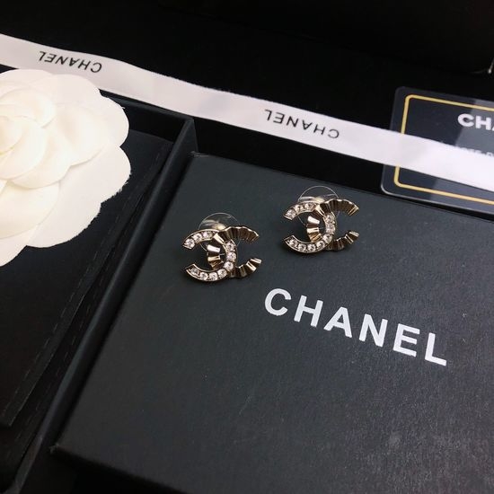 Chanel Delicate All-Match Stud Earrings