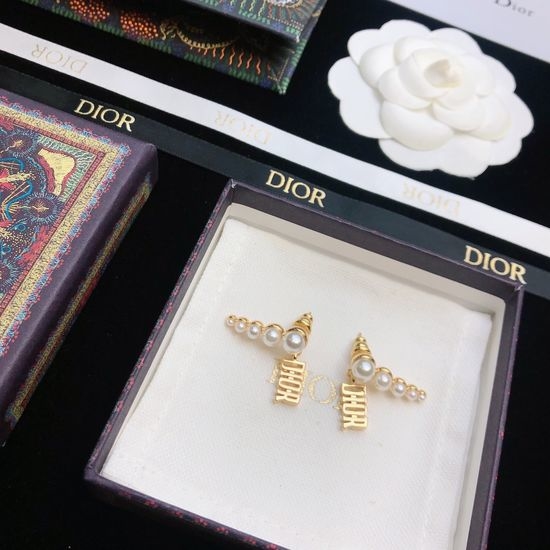 Christian Dior CD Delicate Classic All-match Earrings