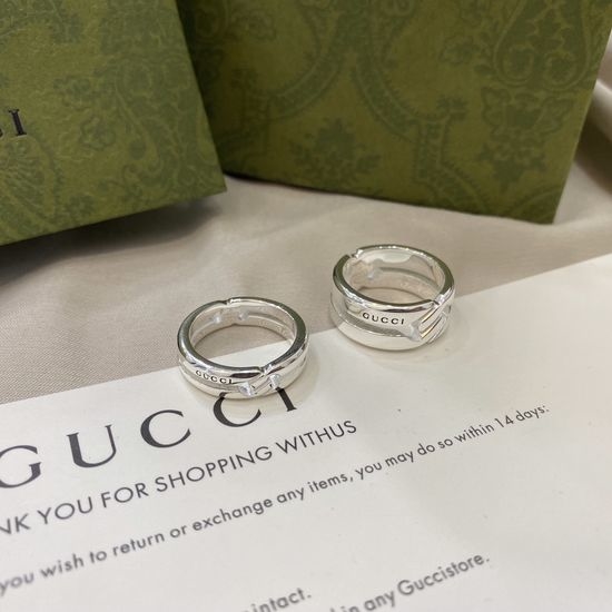 Gucci Interlocking Knot Band Ring