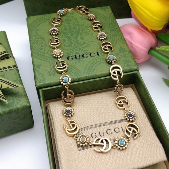 Gucci Flower Pendant Necklace