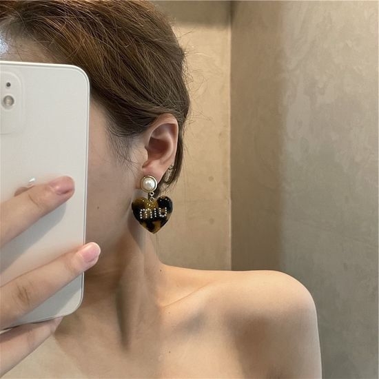 Miu Miu Acrylic Heart Earrings Elegant Versatile Jewelry