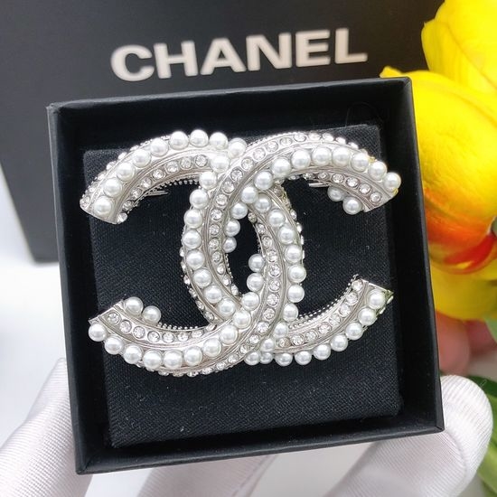 Chanel Twisted Silver Beaded Brooch Elegant Accessory