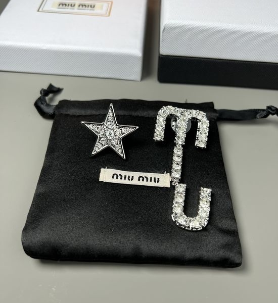 Miu Miu Asymmetric Star Stud Earrings Simple Jewelry