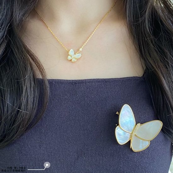 Van Cleef & Arpels VCA Graceful White Mother of Pearl Brooch