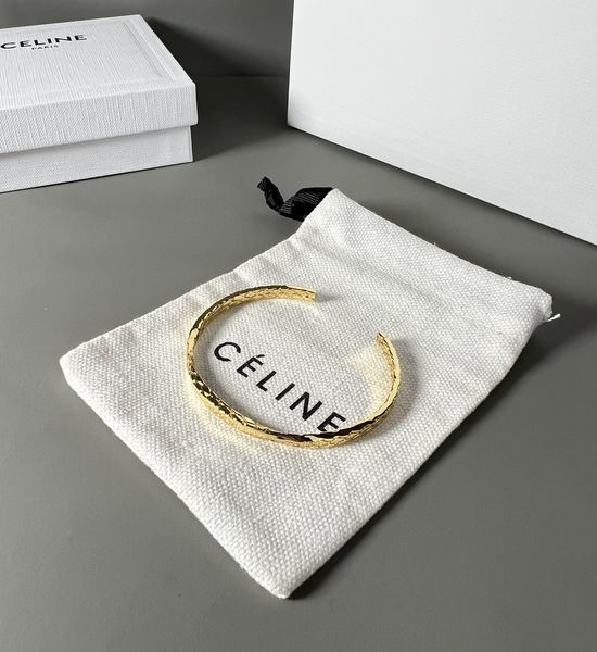 Celine Twisted Pattern Carved Bangle