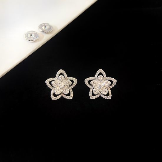 Graff Wild Flower White Gold Diamond Earrings
