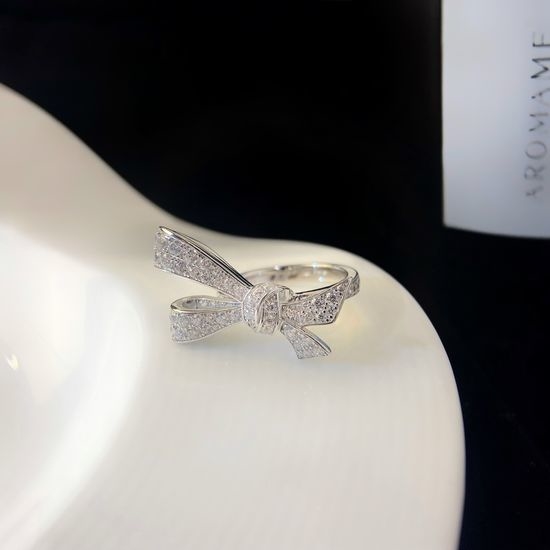 Graff Bow Inlaid Diamond Ring Elegant Premium Jewelry