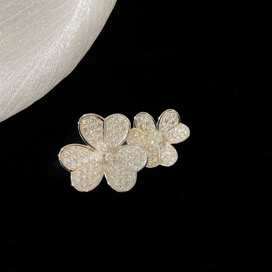 Van Cleef & Arpels VCA Heart Petal Pave Diamond Ring