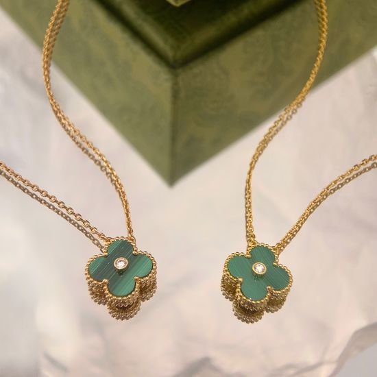 Van Cleef & Arpels VCA Diamond Clover Malachite Necklace