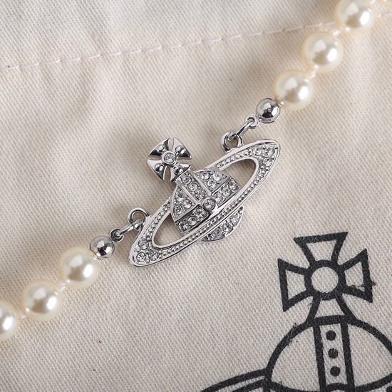 Vivienne Westhood Saturn Pearl Elegant Necklace