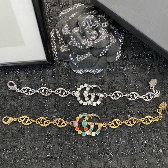 Gucci Vintage Metal Diamond Inlaid Bracelet