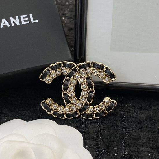 Chanel Skin-friendly Classic Brooch