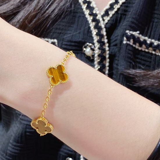 Van Cleef & Arpels VCA Unique Tiger s Eye Clover Bracelet