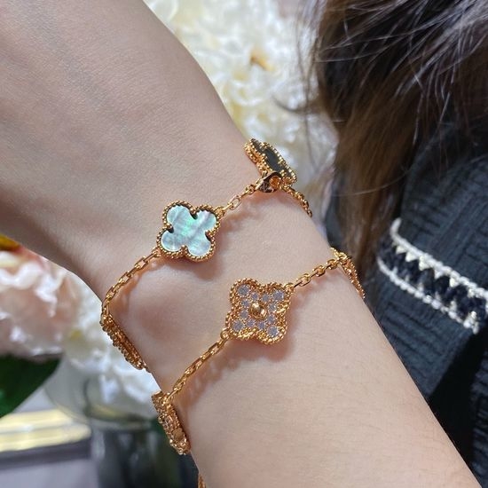 Van Cleef & Arpels VCA Natural Grey Shell Clover Bracelet