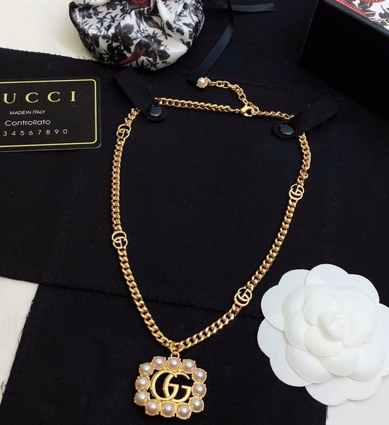 Gucci Pearl Decorated Necklace