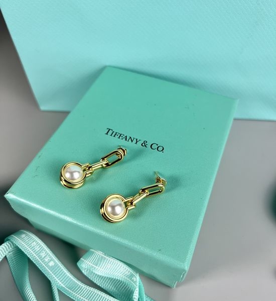 Tiffany & Co. Classic Pearl Stud Earrings Daily Essential Jewelry