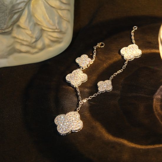Van Cleef & Arpels VCA Clover Pattern Full Diamond Bracelet