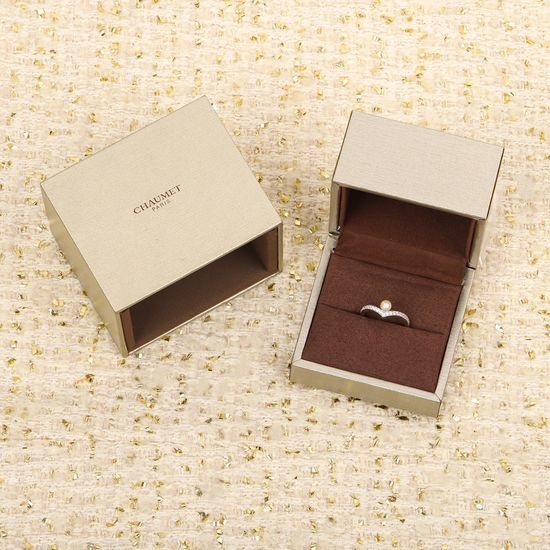 Chaumet Pearl Diamond V-shaped Ring