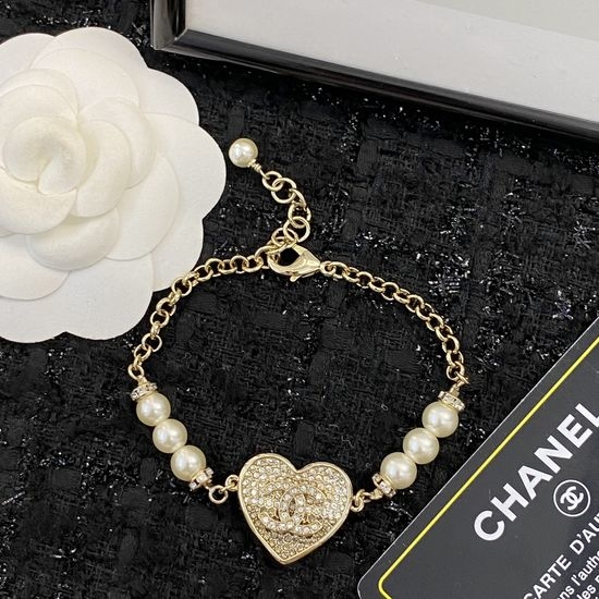 Chanel Gradient Heart Pearl Diamond Bracelet