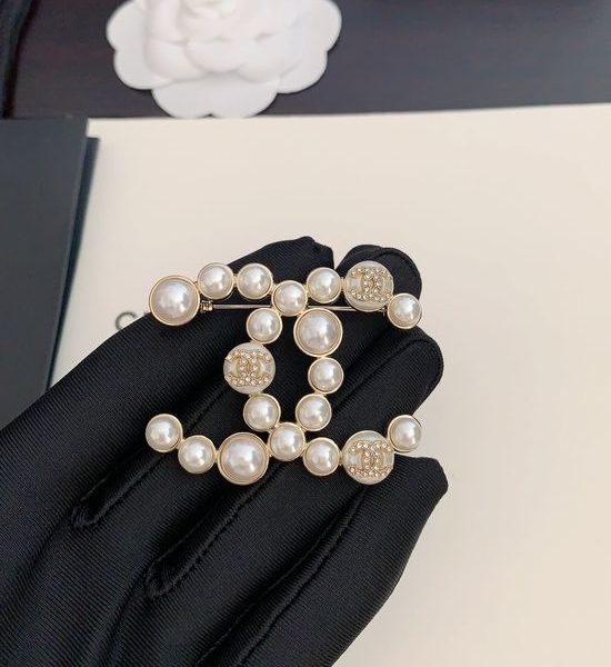 Chanel Irregular Pearl Brooch Brass Material