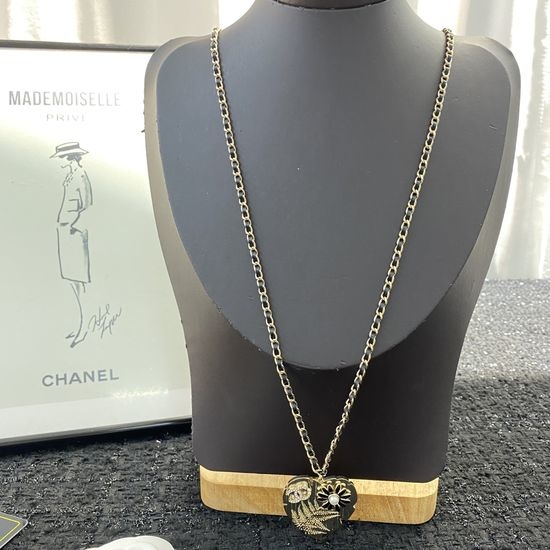 Chanel Vintage Heart Plaque Sweater Chain