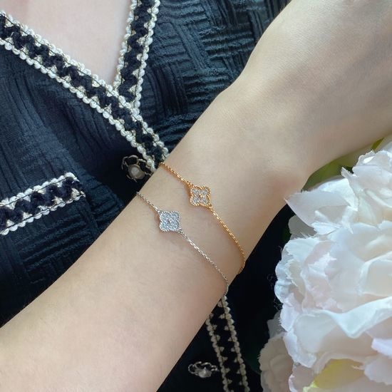 Van Cleef & Arpels VCA Single Flower Diamond Bracelet with Fine Finish