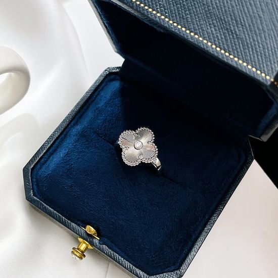 Van Cleef & Arpels VCA Sterling Silver Four Leaf Clover Ring