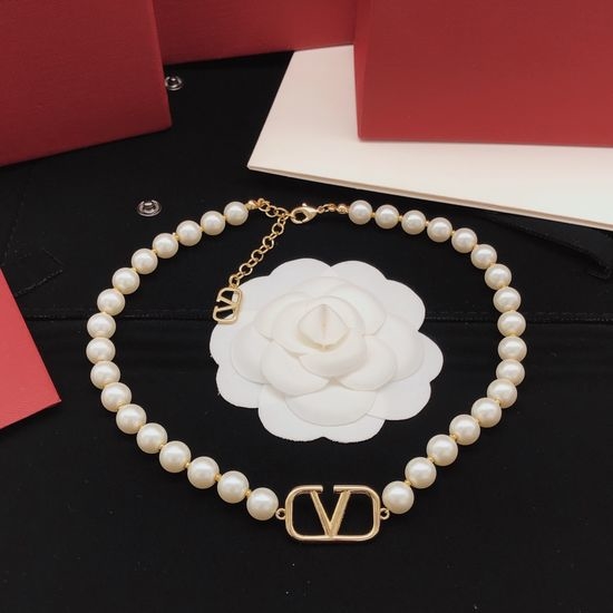 Valentino Classic Pearl Pendant Necklace