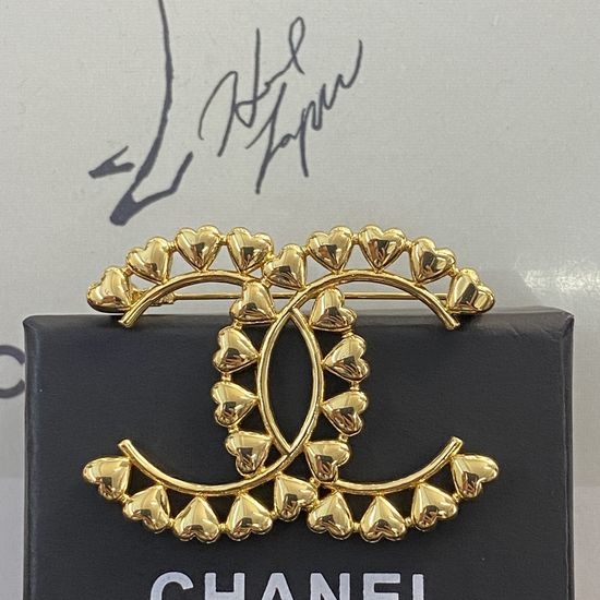 Chanel Double Heart Brooch Retro Timeless Design