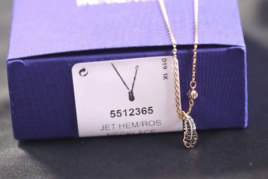 Swarovski Feather Single Crystal Clavicle Necklace