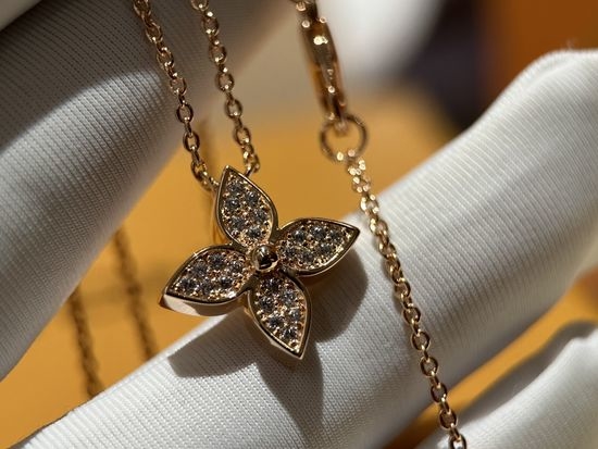 Van Cleef & Arpels VCA Pointed Flower Diamond Inlaid Necklace