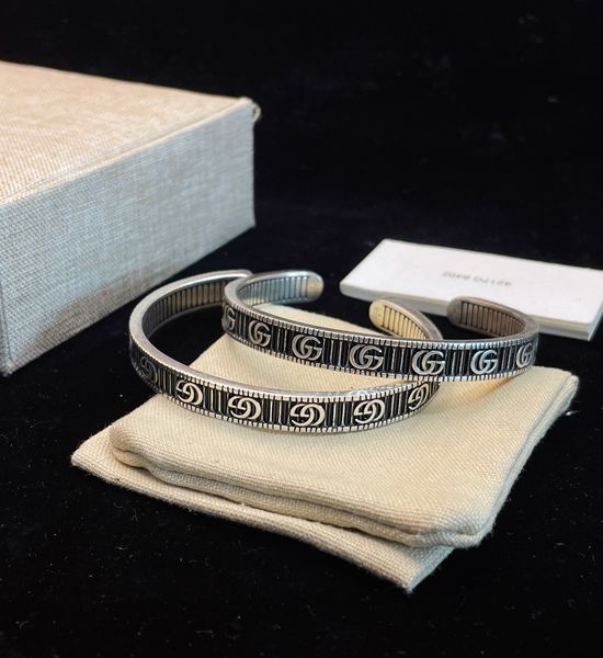 Gucci Vintage Striped Pattern Bangle