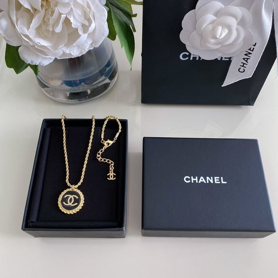Chanel Vintage Twisted Gold Black Necklace