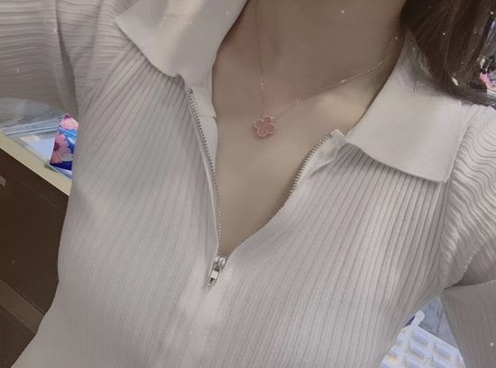 Van Cleef & Arpels VCA Natural Pink Shell Clover Necklace