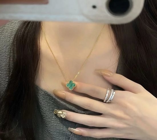 Van Cleef & Arpels VCA Malachite Clover Pendant Necklace CNC Clasp