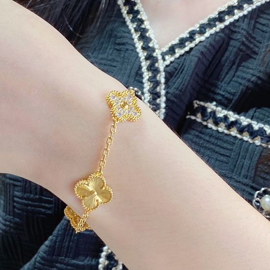 Van Cleef & Arpels VCA Diamond Clover Bracelet