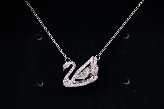 Swarovski White Swan Moving Crystal Clavicle Necklace