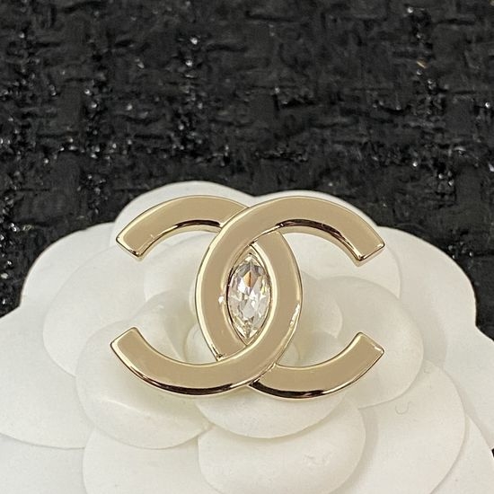 Chanel Rhinestone Inlaid Brooch Simple Delicate