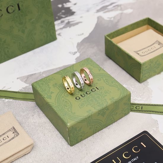 Gucci Classic Design Band Ring