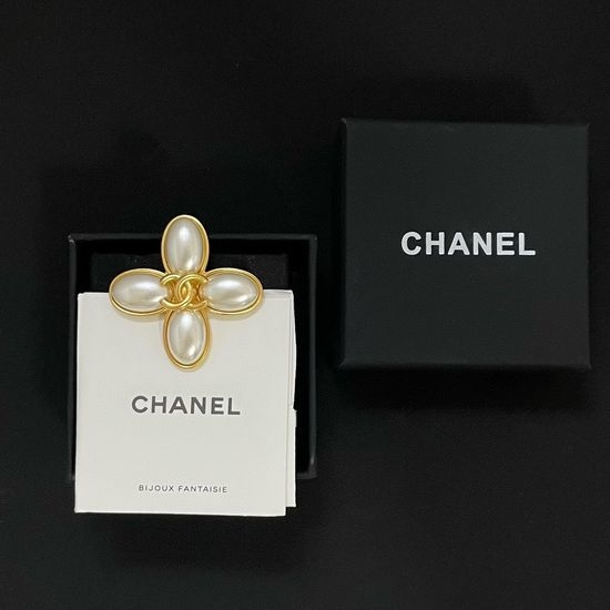 Chanel Vintage Four Leaf Clover Brooch