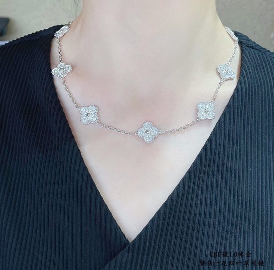 Van Cleef & Arpels VCA Full Diamond Clover Necklace Elegant Fine Jewelry