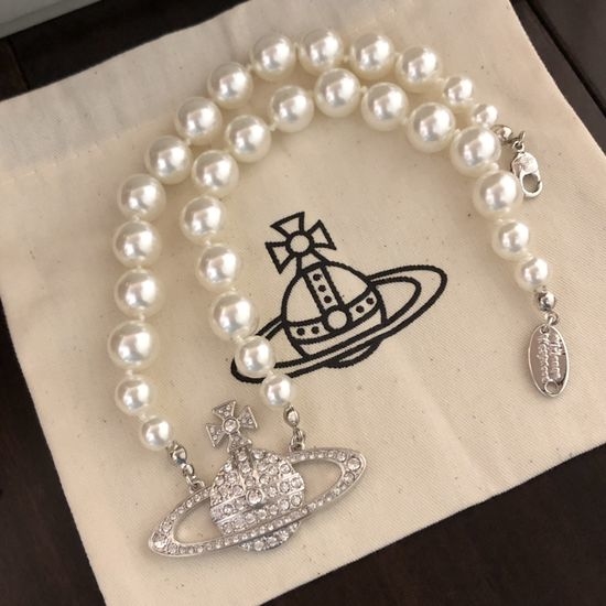 Vivienne Westhood Saturn Pearl Necklace