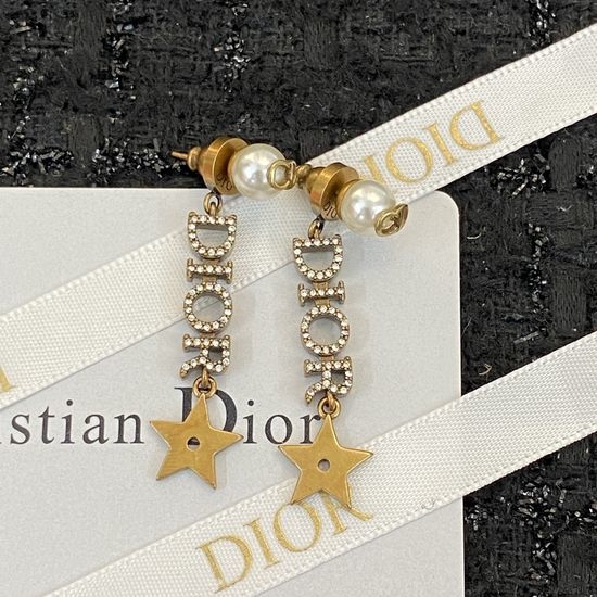 Christian Dior CD Classic Elegant Stud Earrings Fine Workmanship