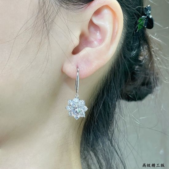 Harry Winston Sunflower Ear Hooks Shiny Diamond Setting