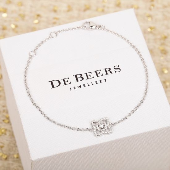 De Beers Lotus Shape Diamond Inlaid Bracelet
